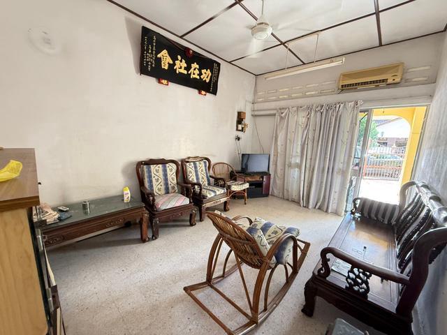 Terraced House for sale in Malaka