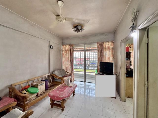 Flat for sale in Malaka