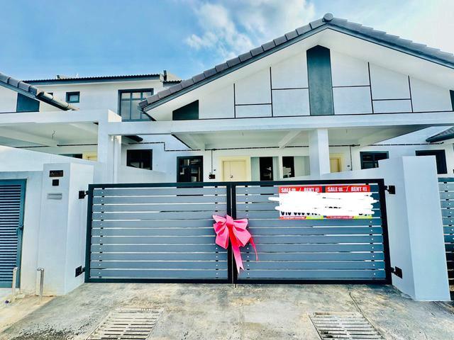 Terraced House for sale in Malaka