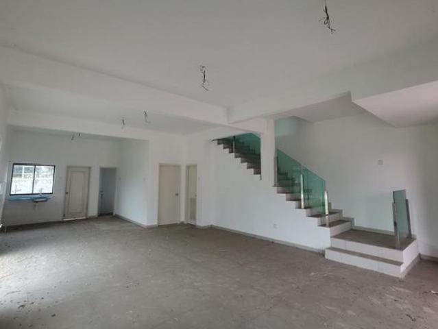 Terraced House for sale in Malaka