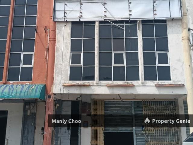 Shop Office for sale in Malaka