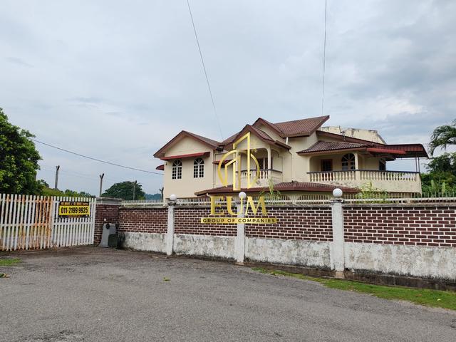 Bungalow for sale in Malaka