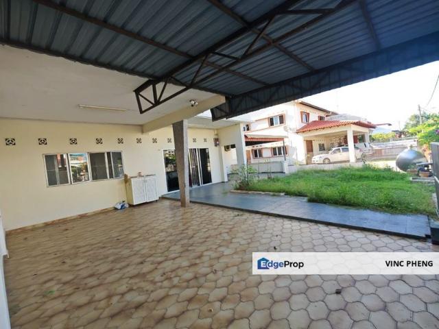 House for sale in Malaka