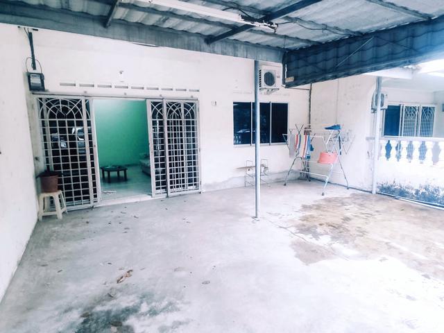 Terraced House for sale in Malaka
