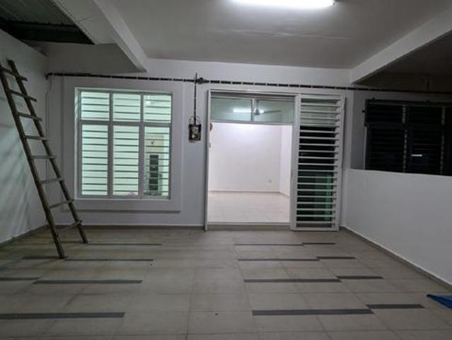 Terraced House for sale in Malaka