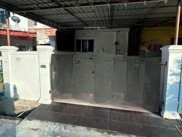 Terraced House for sale in Malaka