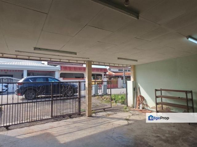 House for sale in Malaka