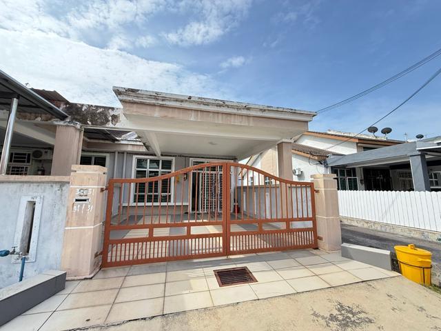 Terraced House for sale in Malaka
