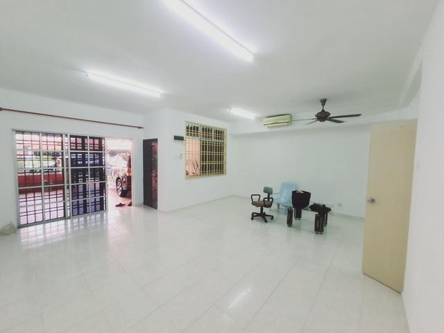 Terraced House for sale in Malaka