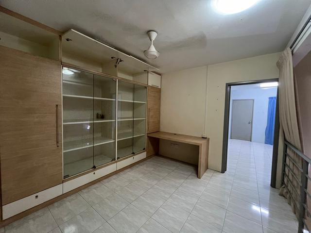 Terraced House for sale in Malaka