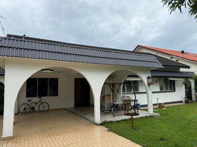 Bungalow for sale in Malaka