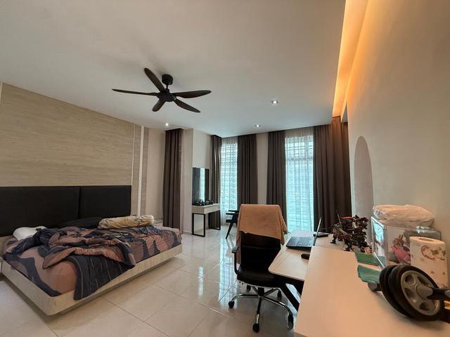 Terraced House for sale in Malaka
