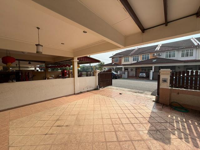Terraced House for sale in Malaka