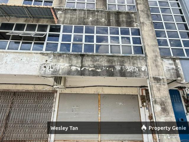 Shop for sale in Malaka