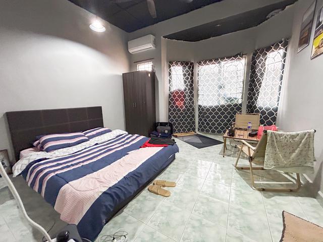 Terraced House for sale in Malaka