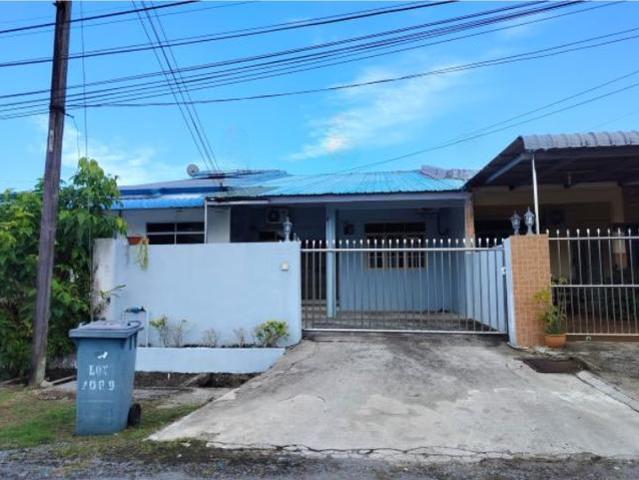 Terraced House for sale in Long Miri