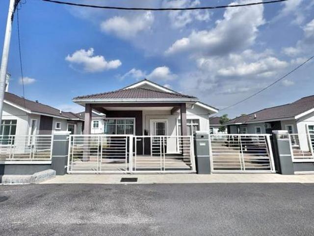 Bungalow for sale in Malaka