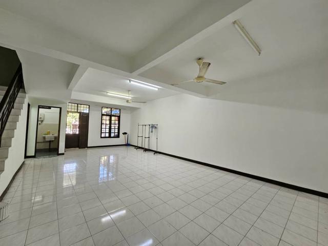 Terraced House for sale in Malaka