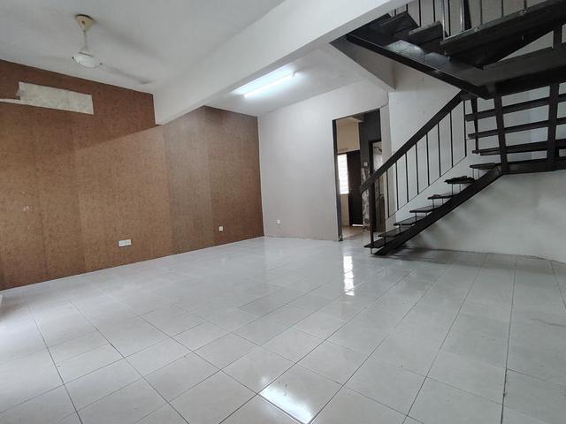 Terraced House for sale in Seri Kembangan, Majlis Bandaraya Subang Jaya