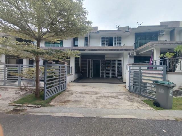 Terraced House for sale in Malaka