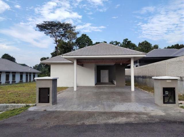 Bungalow for sale in Malaka