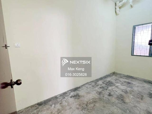Residential House for sale in Malaka