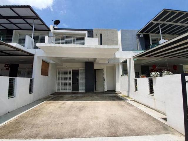 Terraced House for sale in Malaka
