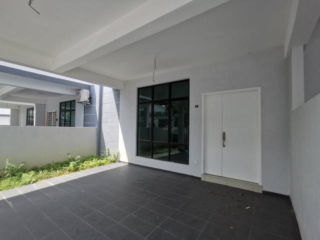 Terraced House for sale in Malaka