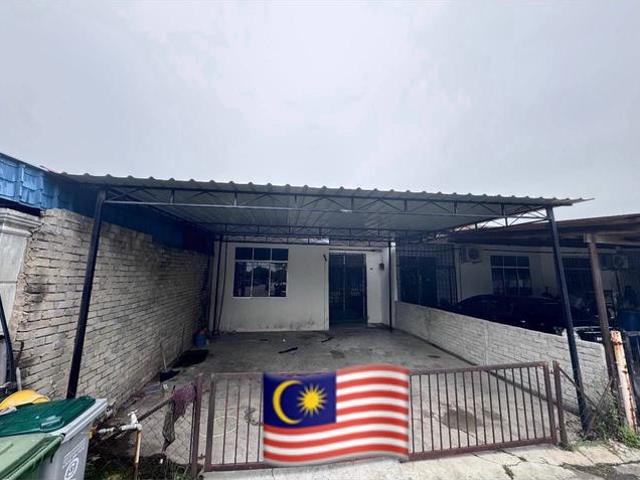 Terraced House for sale in Malaka
