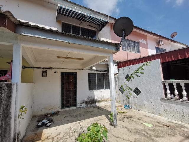 Terraced House for sale in Malaka