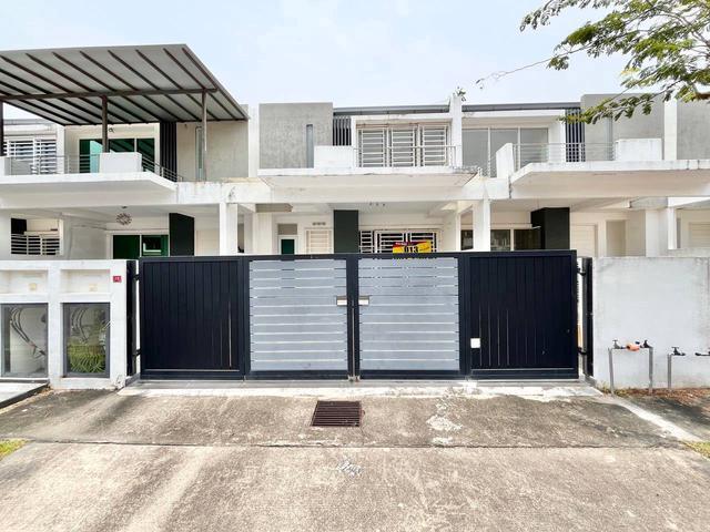 Terraced House for sale in Malaka