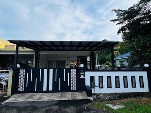 Terraced House for sale in Malaka