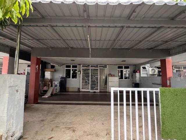 Terraced House for sale in Malaka