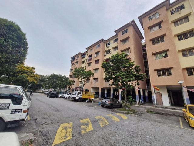 Flat for sale in Petaling, Alam Impian