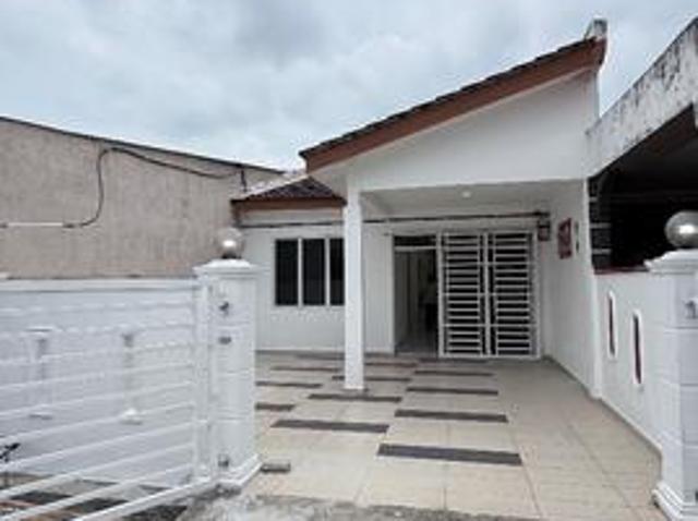 Terraced House for sale in Malaka
