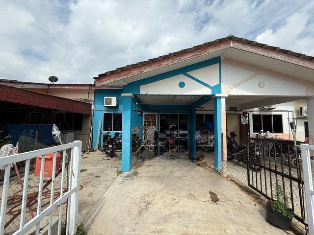 Terraced House for sale in Malaka