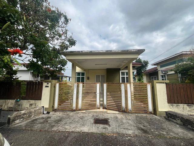 Bungalow for sale in Durian Tunggal, Malaka