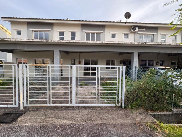 Terraced House for sale in Malaka