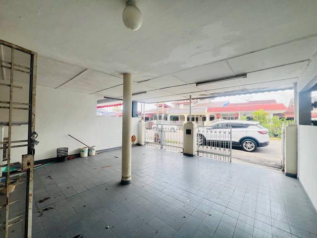 Terraced House for sale in Malaka