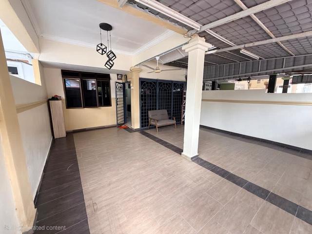 Terraced House for sale in Malaka