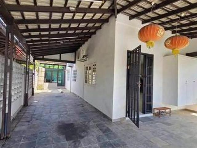 Terraced House for sale in Malaka