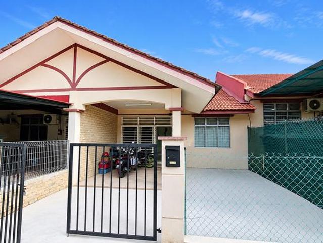 Terraced House for sale in Malaka