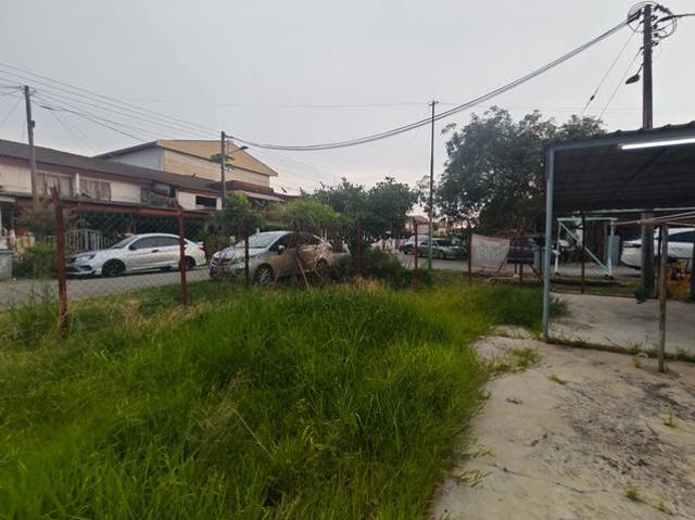 Terraced House for sale in Malaka