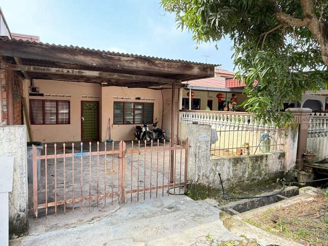 Terraced House for sale in Malaka