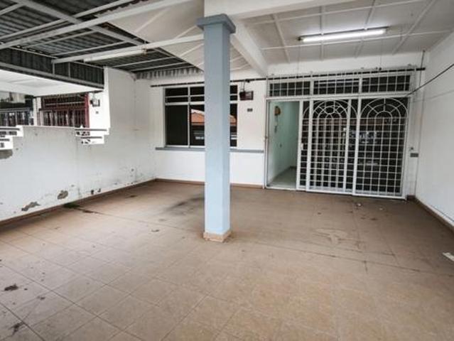 Terraced House for sale in Malaka