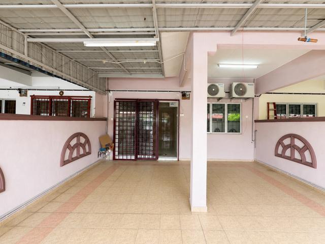 Terraced House for sale in Malaka