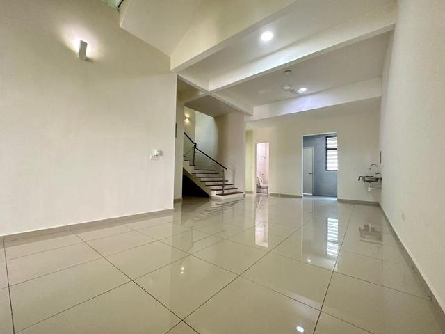 Terraced House for sale in Malaka