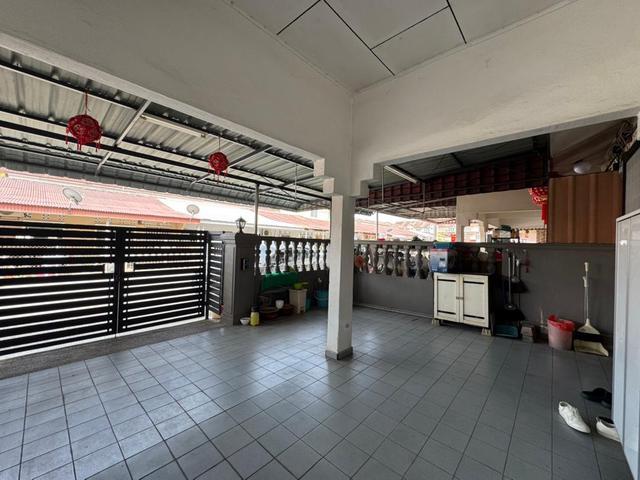 Terraced House for sale in Malaka