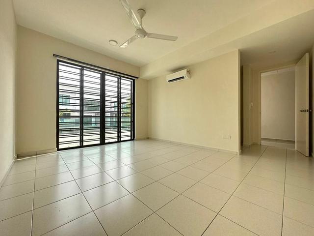 Terraced House for sale in Malaka