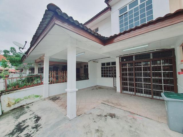 Terraced House for sale in Malaka